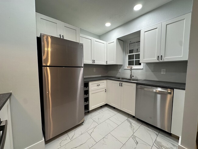 Building Photo - 1951 N Meridian Rd