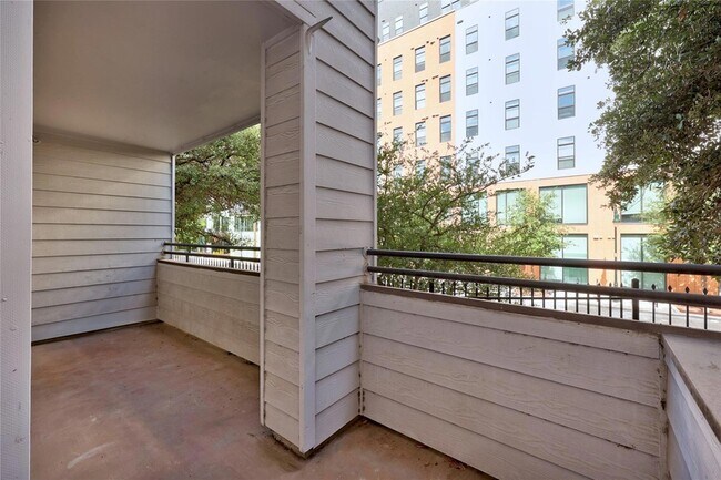 Building Photo - 501 W 26th St