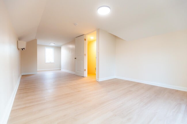 Building Photo - 942 Hawkins - Cummins Rd