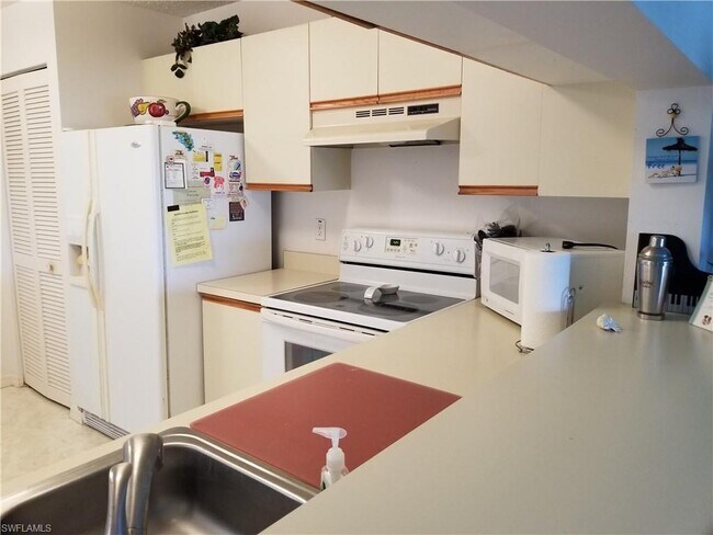 Building Photo - 5716 Deauville Cir