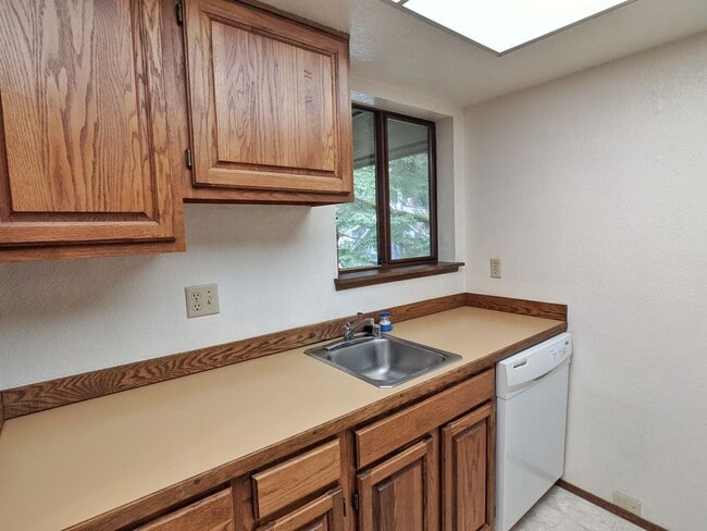 Building Photo - 2 Bed/2 Bath Spaulding Beach Condo