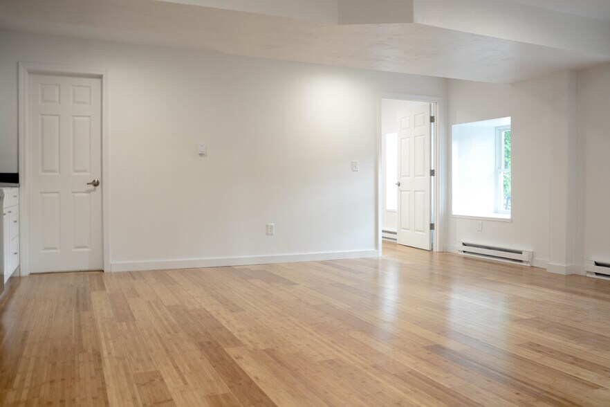 Building Photo - 541 Main St