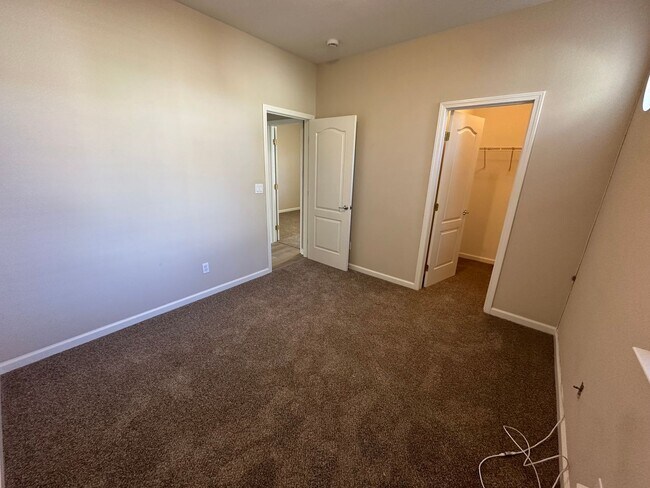 Building Photo - Gorgeous 6 Bedroom, 3 Bath Antioch Home