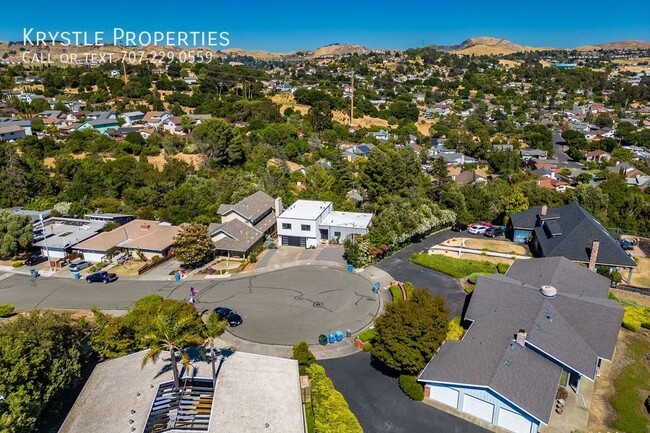 Building Photo - Stunning Home with Mt. Diablo Views in Eas...