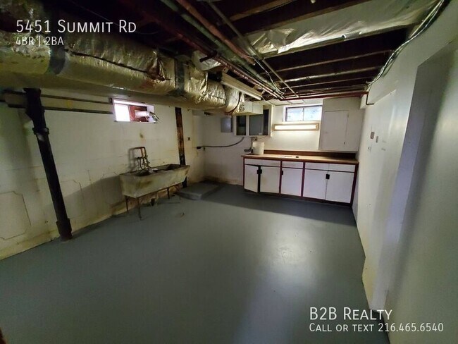Building Photo - 5451 Summit Rd