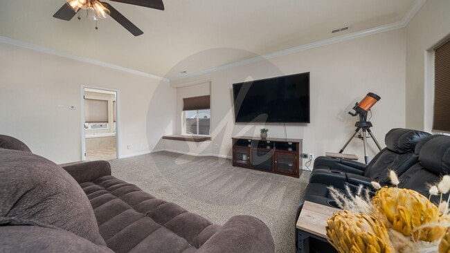 Building Photo - Country Living on 13.5 Acres