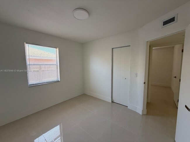 Building Photo - 1494 W 34th St