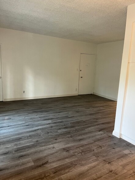 Building Photo - 537 S El Molino Ave