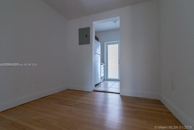 Building Photo - 7207 Bay Dr