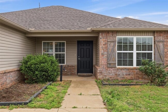 Building Photo - 1200 Granite Ln