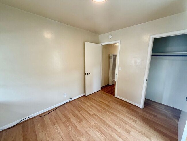 Building Photo - 2 bedroom 1 bath apartment in Downtown Monterey!