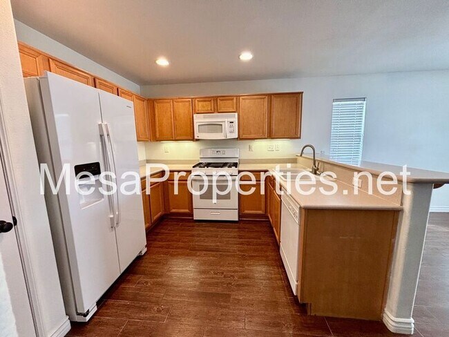 Building Photo - 16486 Salinas St