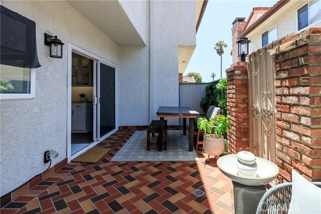 Building Photo - 1219 S Catalina Ave