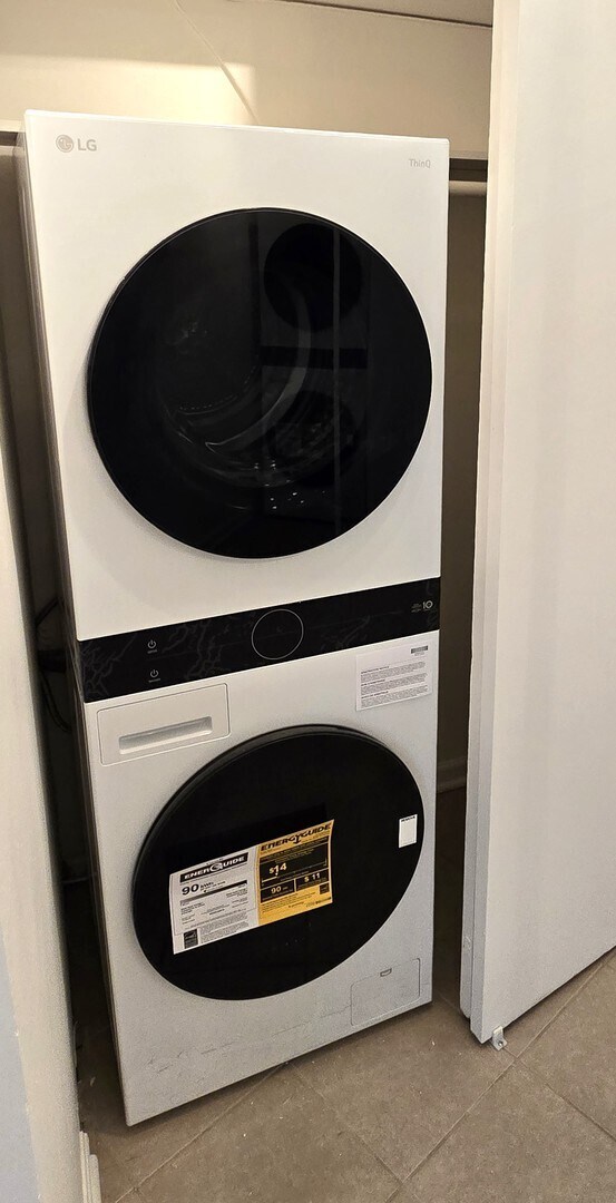 Building Photo - 300 N State St