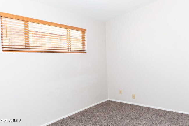 Building Photo - 2601 N 68th Pl