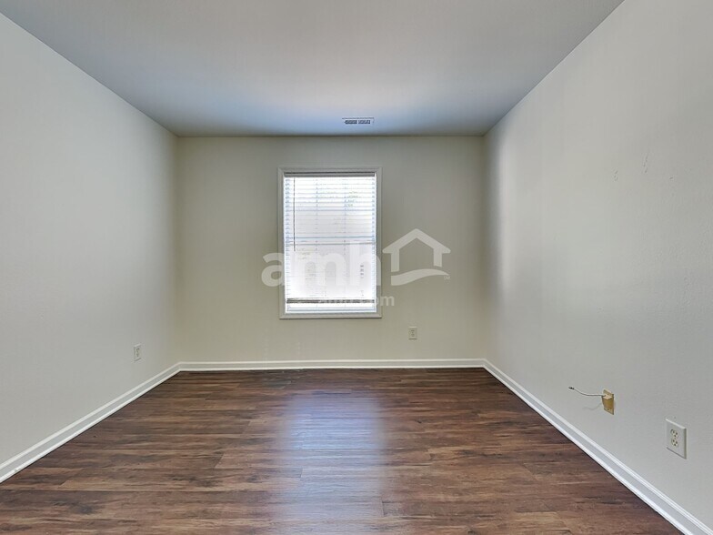 Building Photo - 2604 Oasis Ln