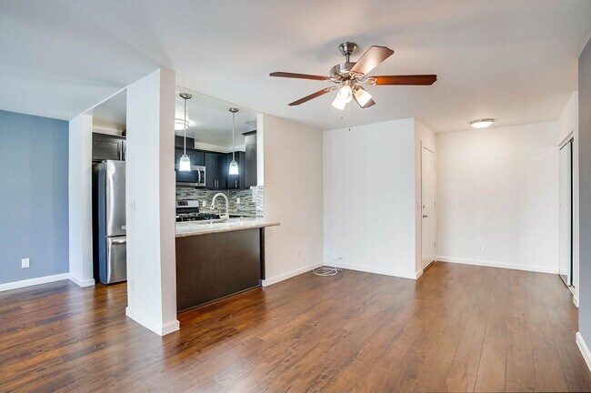 Interior Photo - 821 N. Austin Ave