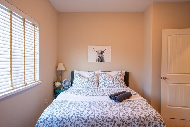 Building Photo - 175 Poker Flat Rd