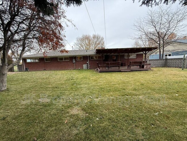 Building Photo - 1726 Alder Dr