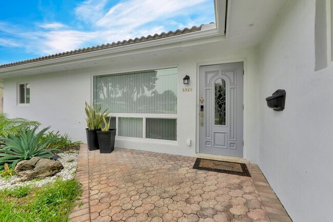 Building Photo - 5921 NE 15th Ave