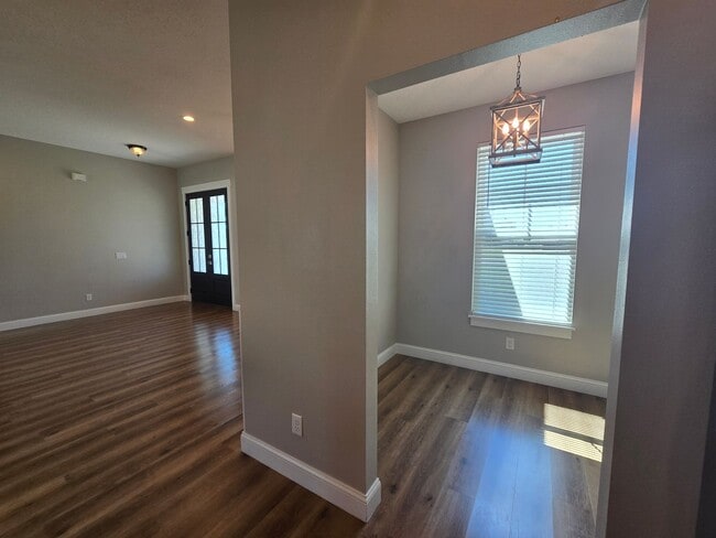 Building Photo - Beautiful 3-Bedroom, 3-Bath Home with Bonu...