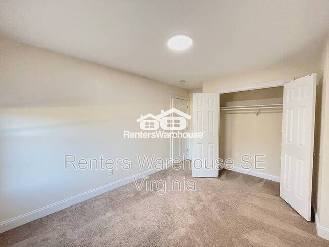 Building Photo - 100 Burnetts Ct