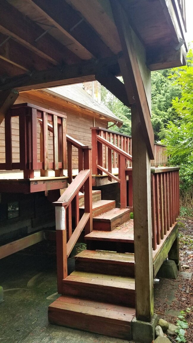 Building Photo - 1881 Cliff Rd