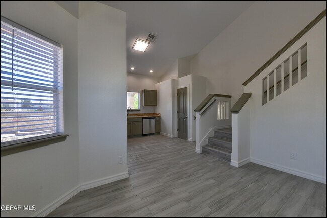 Building Photo - 672 Sequeiros Ct