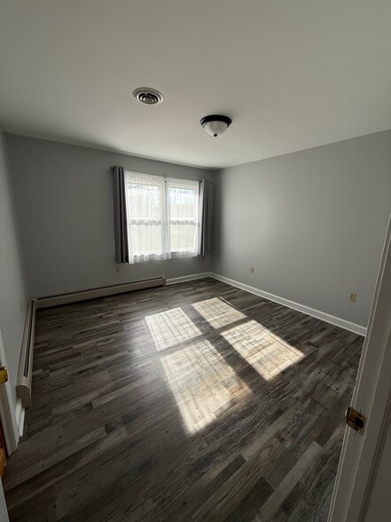 Building Photo - 9405 Mountain Run Lake Rd