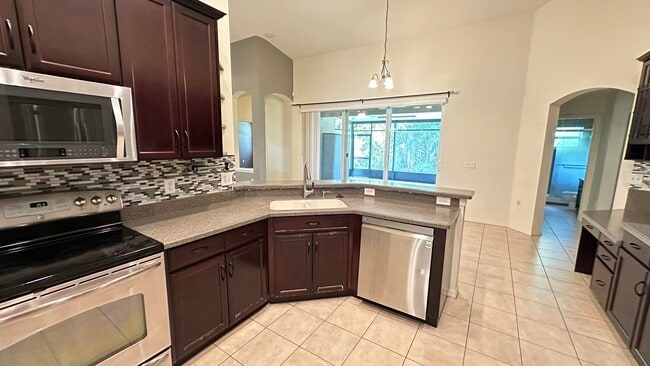 Building Photo - 2401 Nesslewood Dr