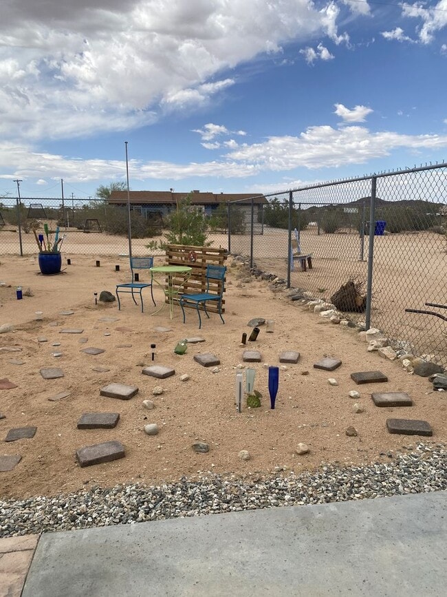 Building Photo - Furnished 2BR Joshua Tree Retreat | Ideal for 3–6 Month Stay |