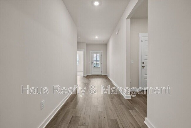 Building Photo - 1145 Ross Farms Blvd