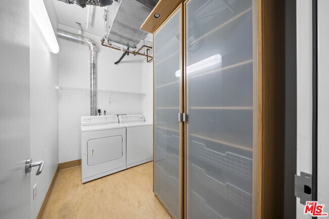 Building Photo - 1111 S Grand Ave