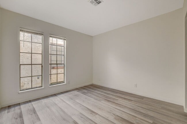 Building Photo - Single Story in the Heart of Las Vegas