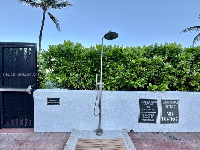 Building Photo - 5415 Collins Ave