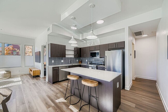 Building Photo - Turnkey 2 BDR Condo in the Heart of Boulder