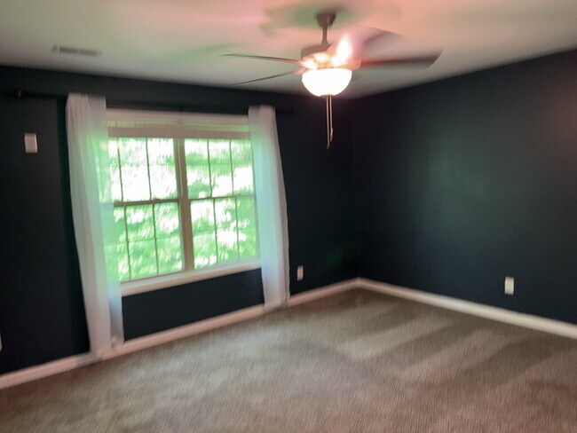 Building Photo - Gated Sango Townhome- Prime Location for Commutes