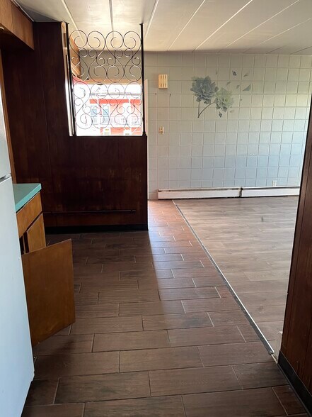 Building Photo - 220 N 4th St