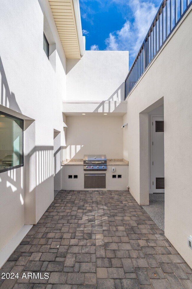 Building Photo - 7688 E Minnezona Ave