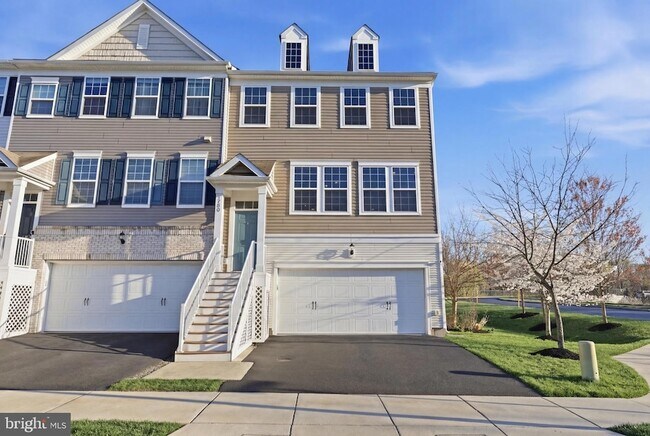 Building Photo - 1700 Beacon Ln