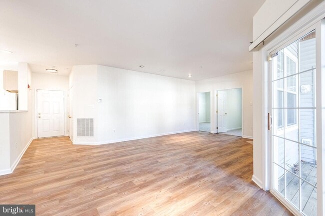Building Photo - Spacious 2-bedroom 2 Bath condo in New Town
