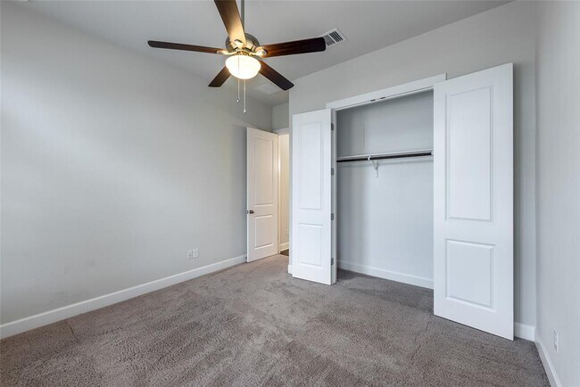 Building Photo - 3043 Hidalgo Loop