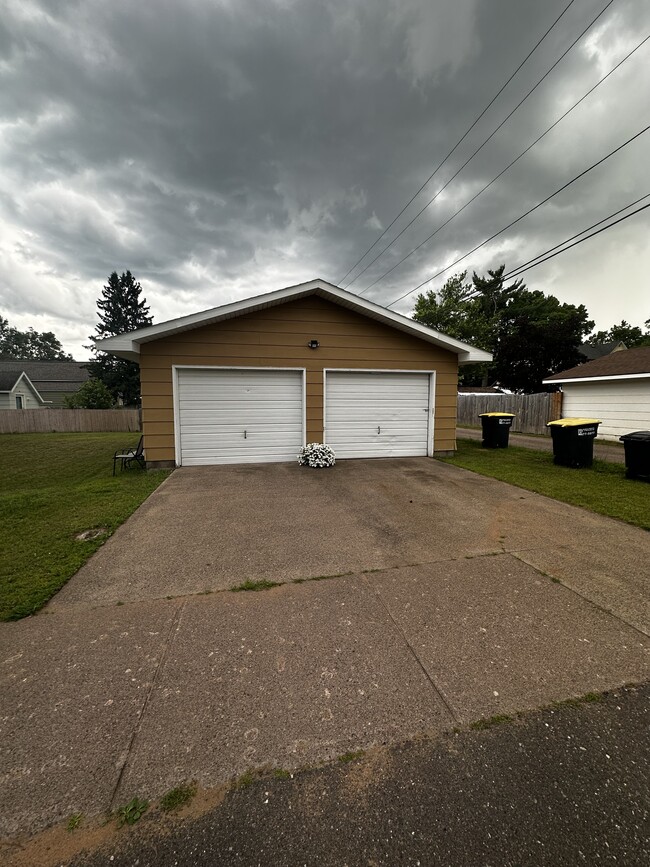 Building Photo - Yoder Duplex
