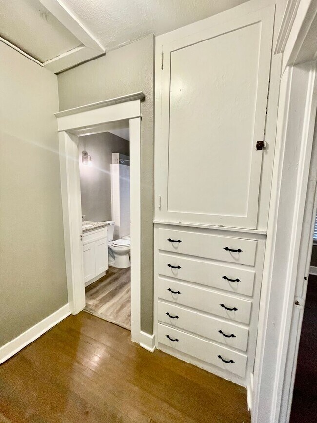 Building Photo - This beautiful 3-bedroom (2 conforming and...