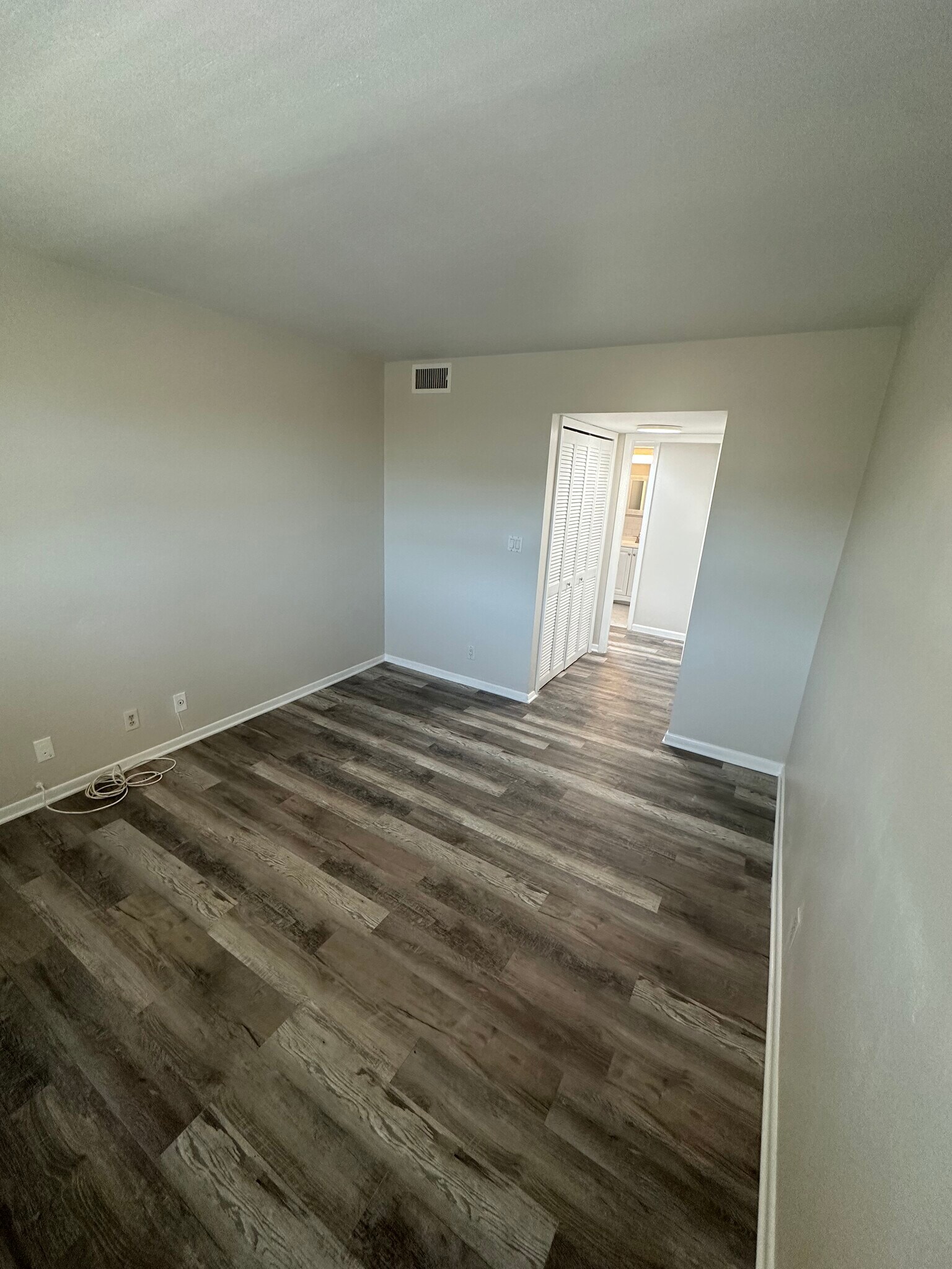 Building Photo - 220 SW 9th Ave