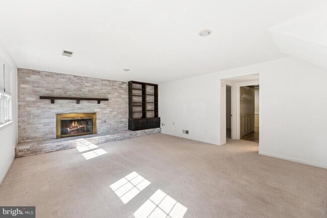 Building Photo - 1730 Pine Valley Dr