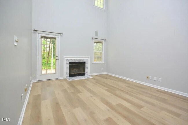 Building Photo - Spacious and Updated!  4 Bedrooms, LVP Flo...
