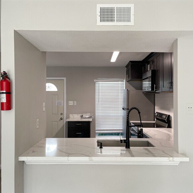 Building Photo - 8718 Victorian Village Dr