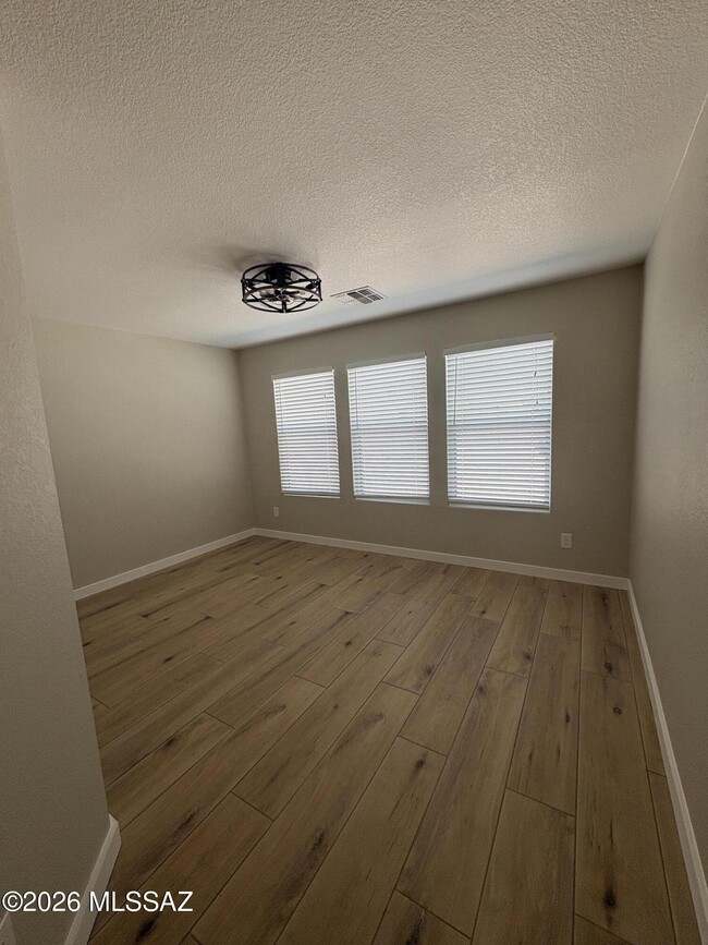 Building Photo - 10552 S Sunshower Way