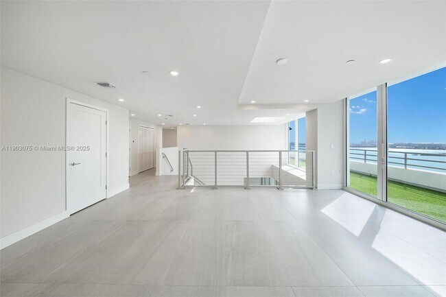 Building Photo - 555 NE 34th St